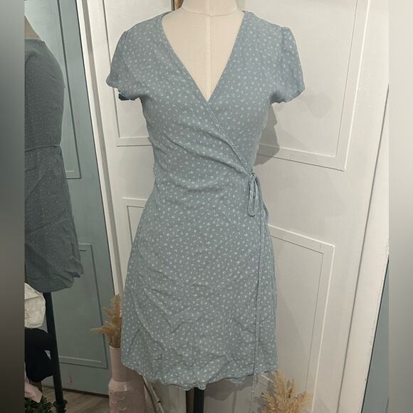 Brandy Melville Pale Blue Wrap Dress Size 0 Tiny Flowers - Picture 7 of 7